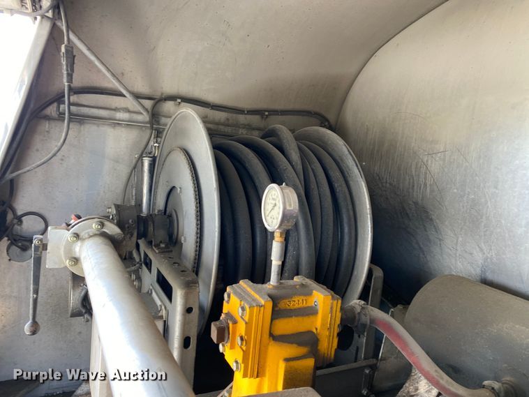 image for item KB9488 2005 Ford F750 Super Duty  fuel truck