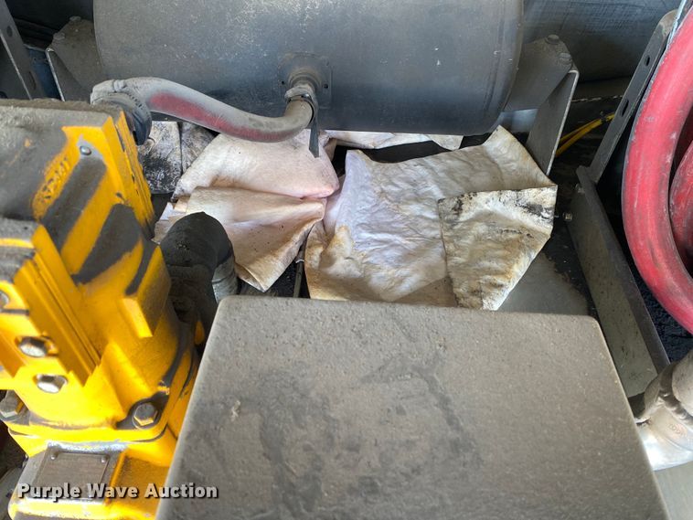 image for item KB9488 2005 Ford F750 Super Duty  fuel truck