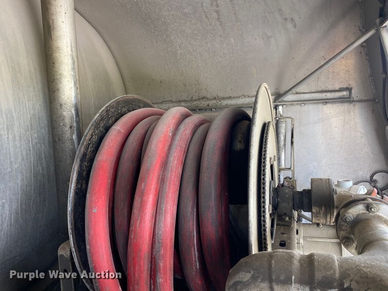 image for item KB9488 2005 Ford F750 Super Duty  fuel truck