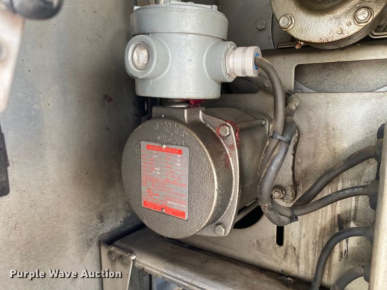 image for item KB9488 2005 Ford F750 Super Duty  fuel truck