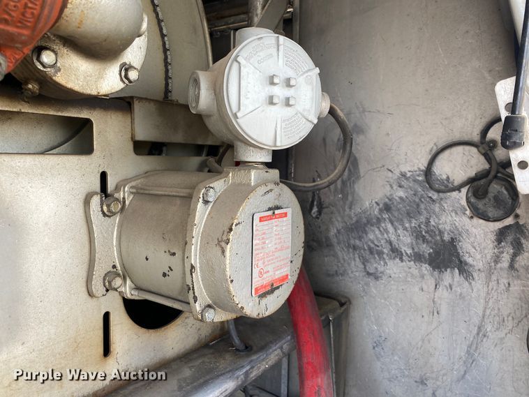 image for item KB9488 2005 Ford F750 Super Duty  fuel truck