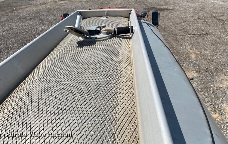 image for item KB9488 2005 Ford F750 Super Duty  fuel truck