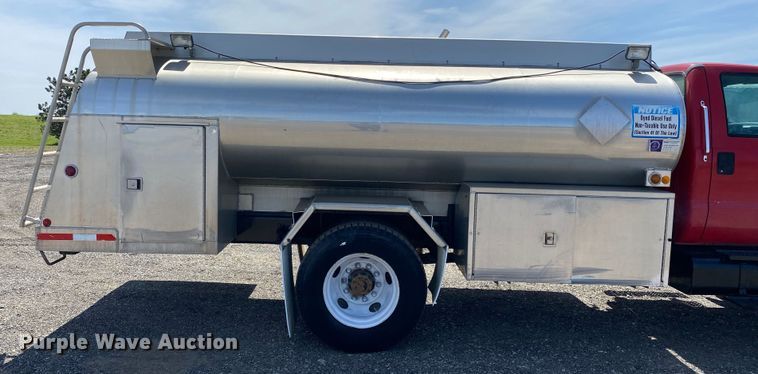 image for item KB9488 2005 Ford F750 Super Duty  fuel truck