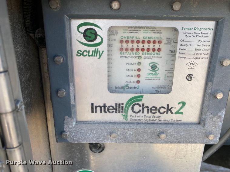 image for item KB9488 2005 Ford F750 Super Duty  fuel truck