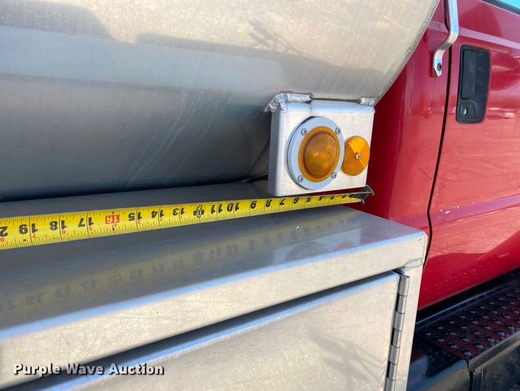 image for item KB9488 2005 Ford F750 Super Duty  fuel truck