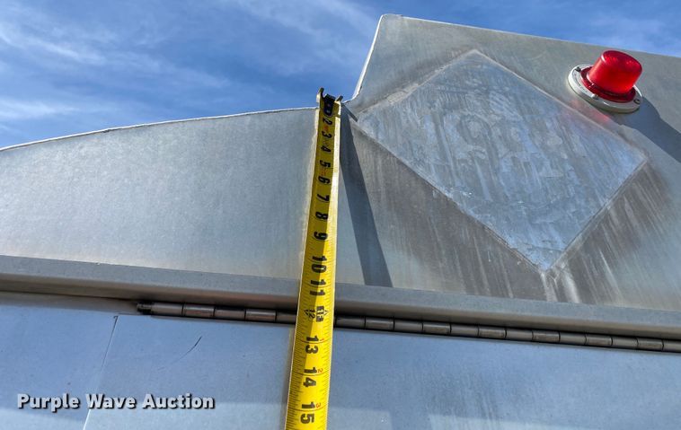 image for item KB9488 2005 Ford F750 Super Duty  fuel truck