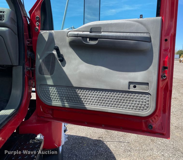 image for item KB9488 2005 Ford F750 Super Duty  fuel truck