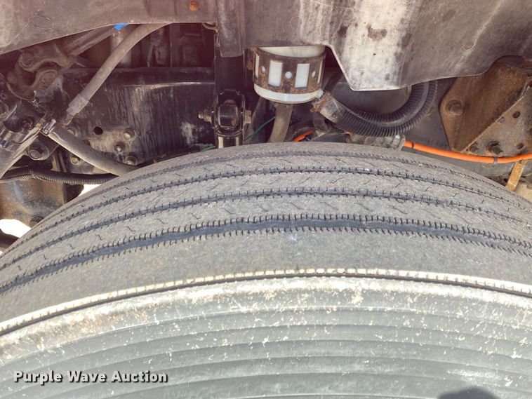 image for item KB9488 2005 Ford F750 Super Duty  fuel truck