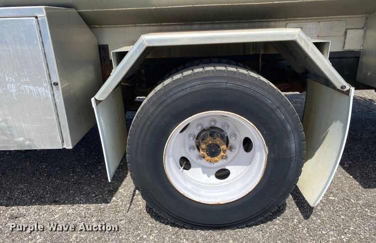 image for item KB9488 2005 Ford F750 Super Duty  fuel truck