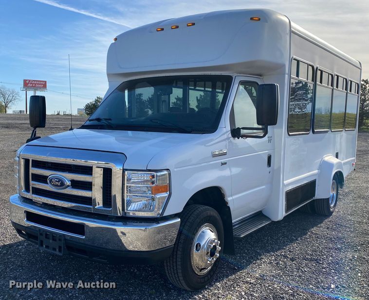 image for item KB9499 2016 Ford E350 Super Duty  shuttle bus