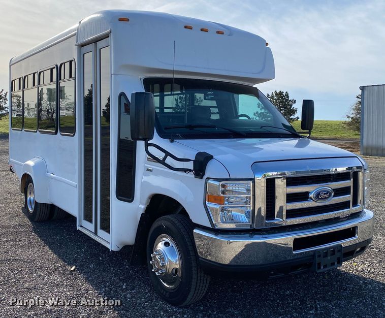 image for item KB9499 2016 Ford E350 Super Duty  shuttle bus