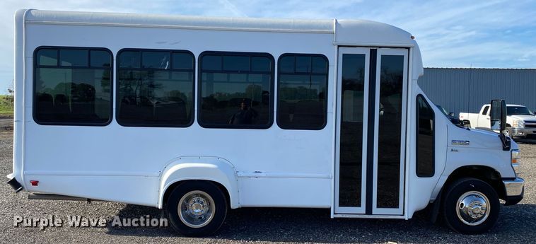 image for item KB9499 2016 Ford E350 Super Duty  shuttle bus