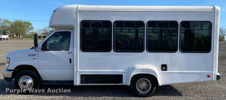 image for item KB9499 2016 Ford E350 Super Duty  shuttle bus