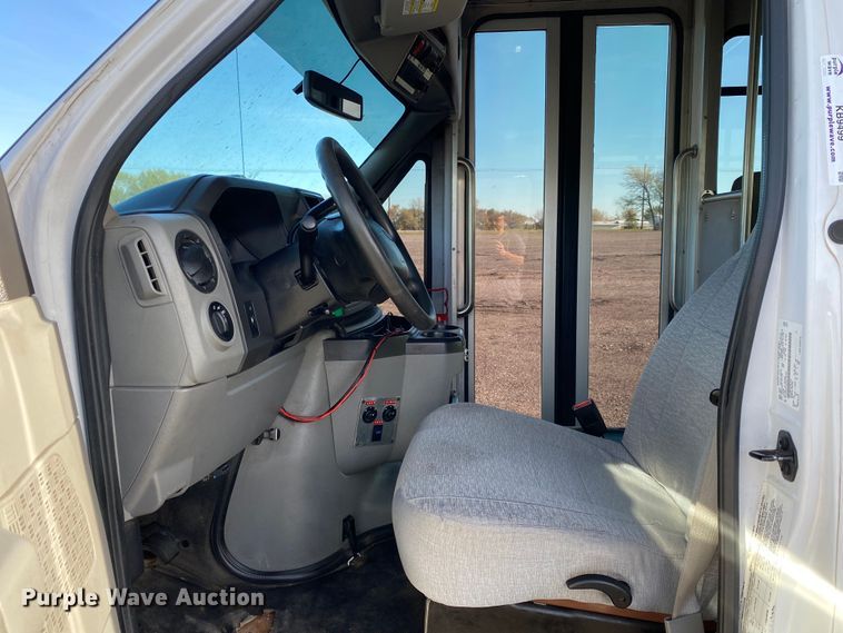 image for item KB9499 2016 Ford E350 Super Duty  shuttle bus