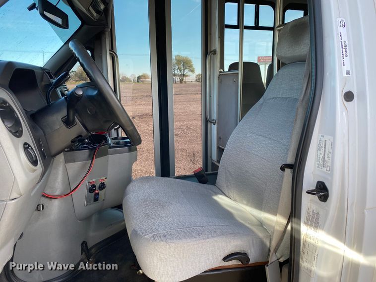 image for item KB9499 2016 Ford E350 Super Duty  shuttle bus