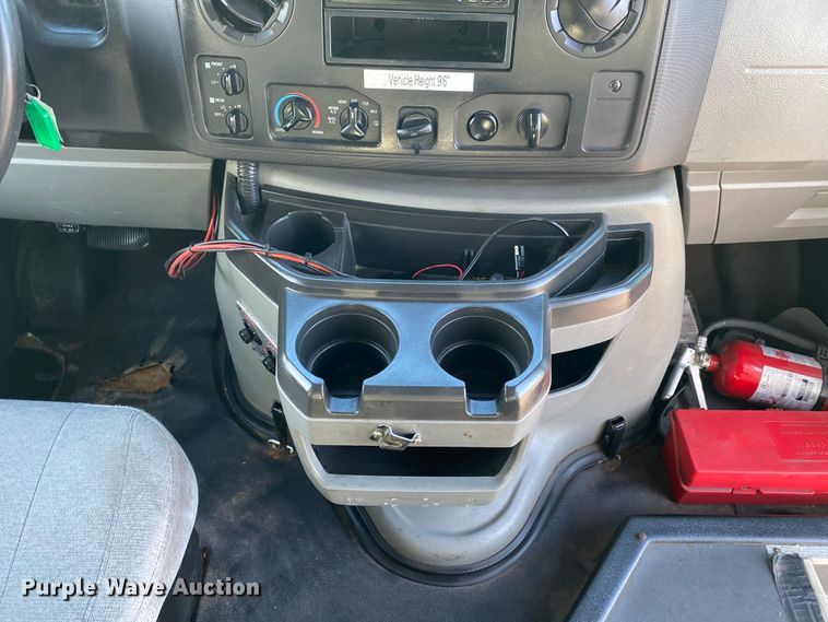 image for item KB9499 2016 Ford E350 Super Duty  shuttle bus