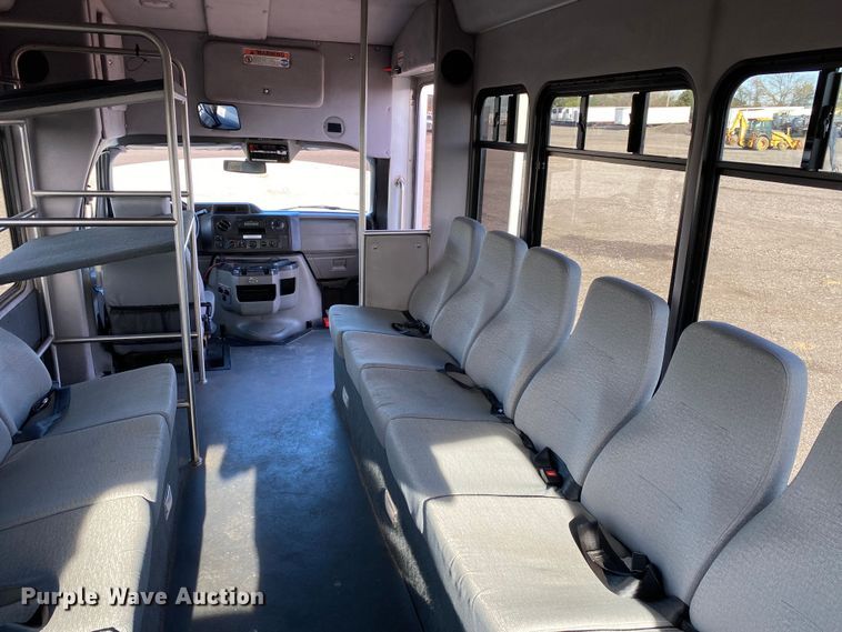 image for item KB9499 2016 Ford E350 Super Duty  shuttle bus