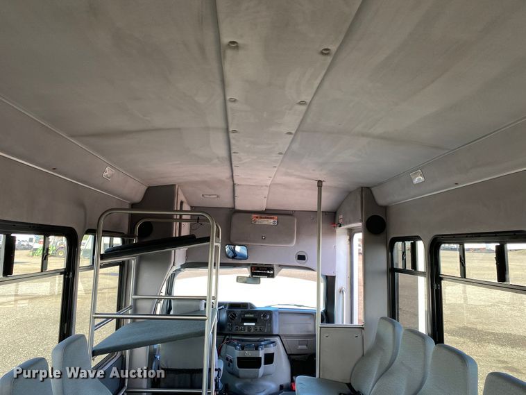 image for item KB9499 2016 Ford E350 Super Duty  shuttle bus