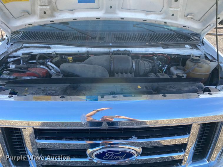 image for item KB9499 2016 Ford E350 Super Duty  shuttle bus