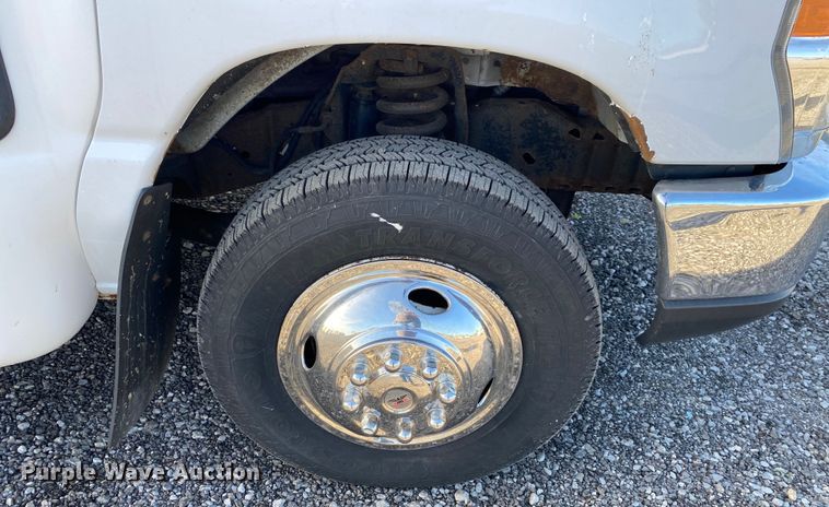 image for item KB9499 2016 Ford E350 Super Duty  shuttle bus