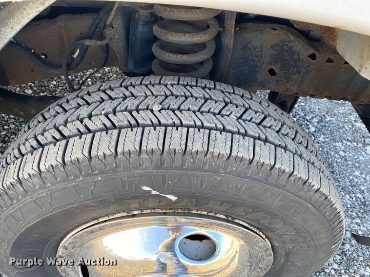 image for item KB9499 2016 Ford E350 Super Duty  shuttle bus