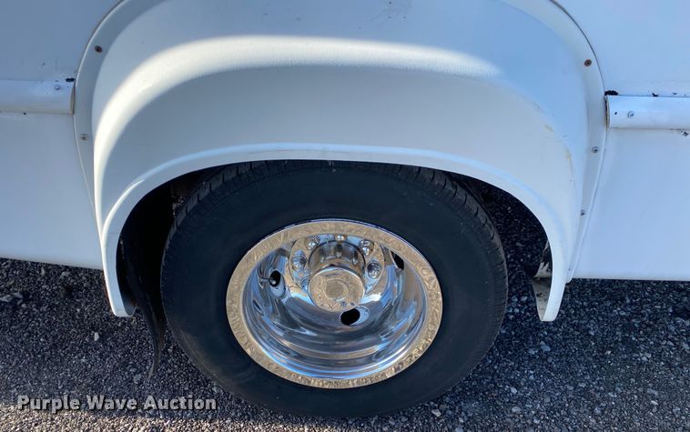 image for item KB9499 2016 Ford E350 Super Duty  shuttle bus