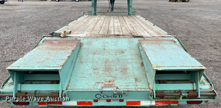 image for item KB9509 2008 Circle D 21GNFBBT  equipment trailer