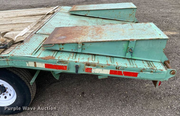 image for item KB9509 2008 Circle D 21GNFBBT  equipment trailer