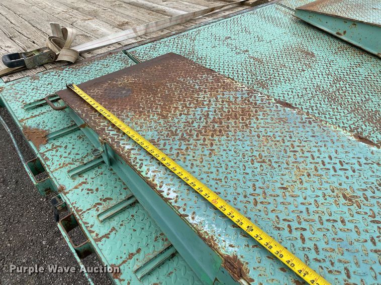 image for item KB9509 2008 Circle D 21GNFBBT  equipment trailer