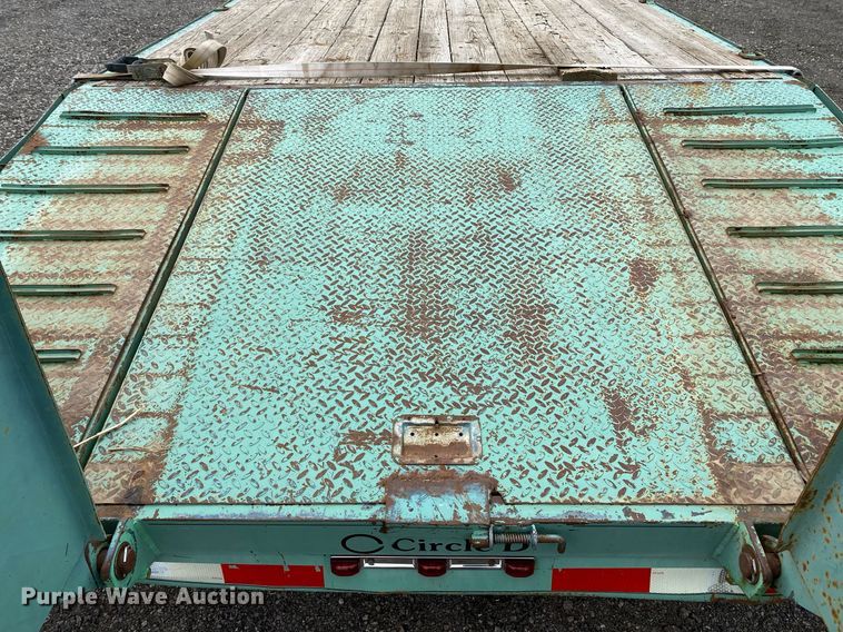 image for item KB9509 2008 Circle D 21GNFBBT  equipment trailer