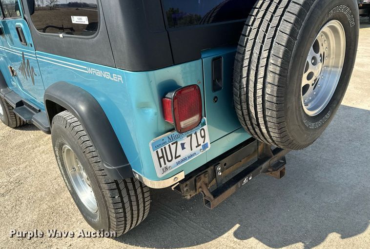 image for item KU9905 1995 Jeep Wrangler  SUV