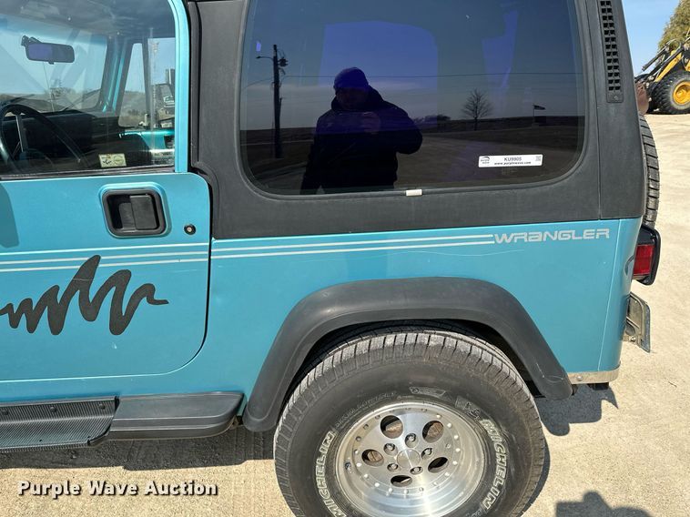 image for item KU9905 1995 Jeep Wrangler  SUV