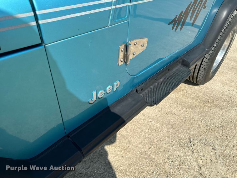 image for item KU9905 1995 Jeep Wrangler  SUV