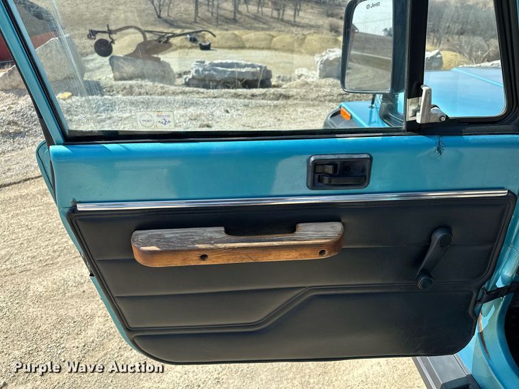 image for item KU9905 1995 Jeep Wrangler  SUV