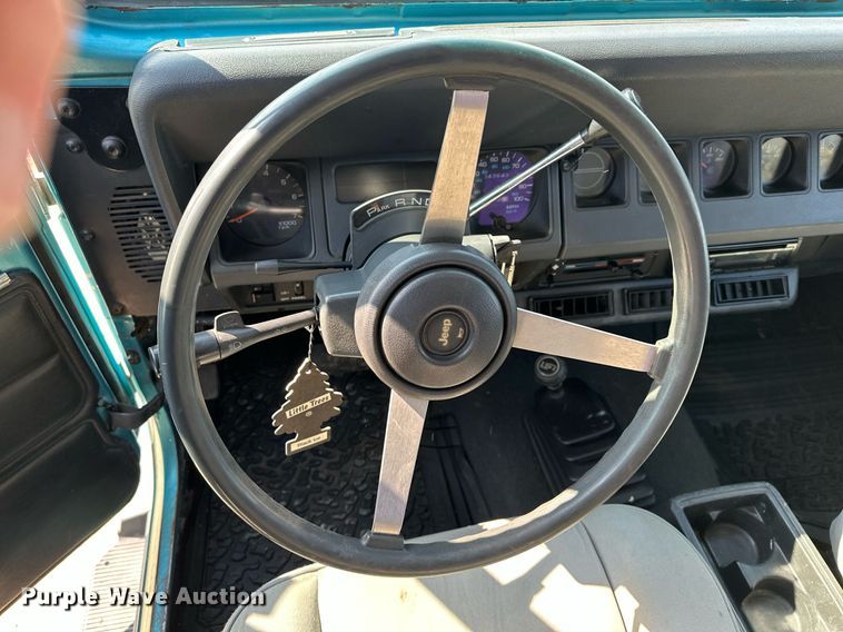image for item KU9905 1995 Jeep Wrangler  SUV