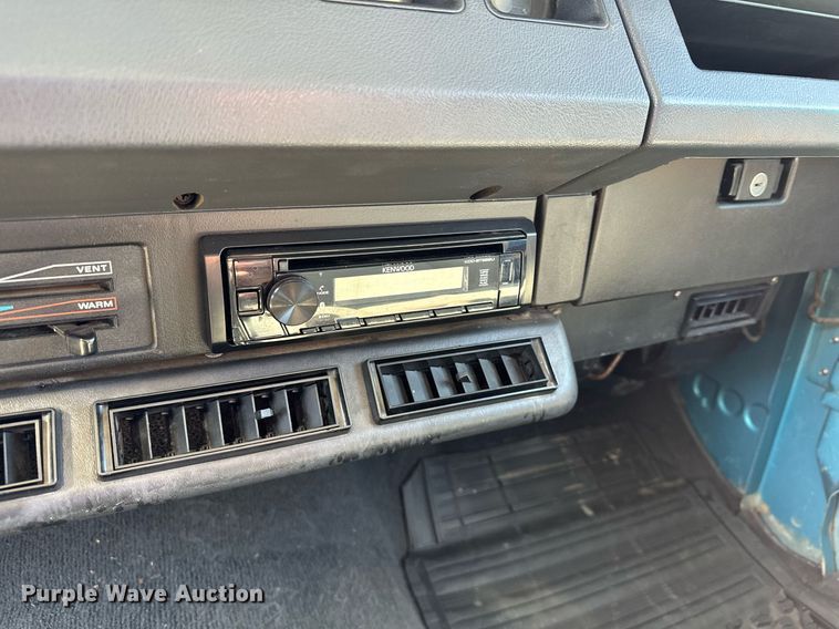 image for item KU9905 1995 Jeep Wrangler  SUV