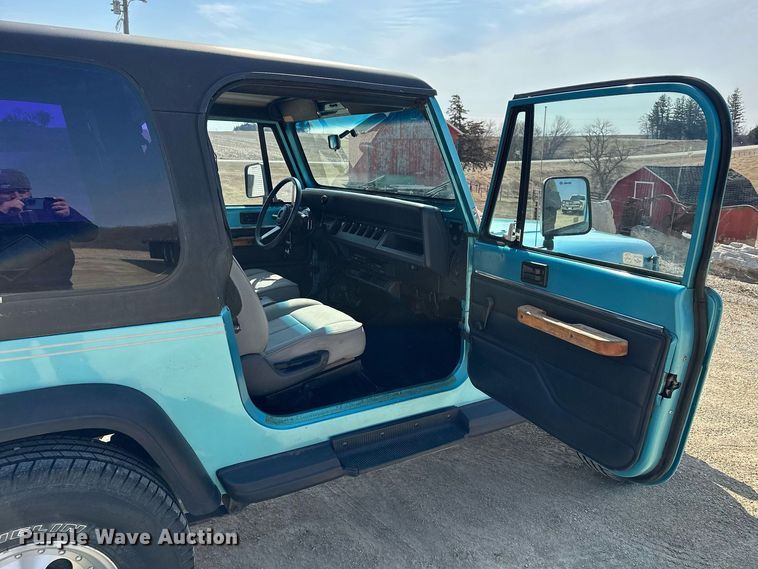 image for item KU9905 1995 Jeep Wrangler  SUV