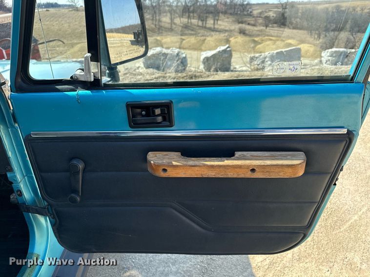 image for item KU9905 1995 Jeep Wrangler  SUV