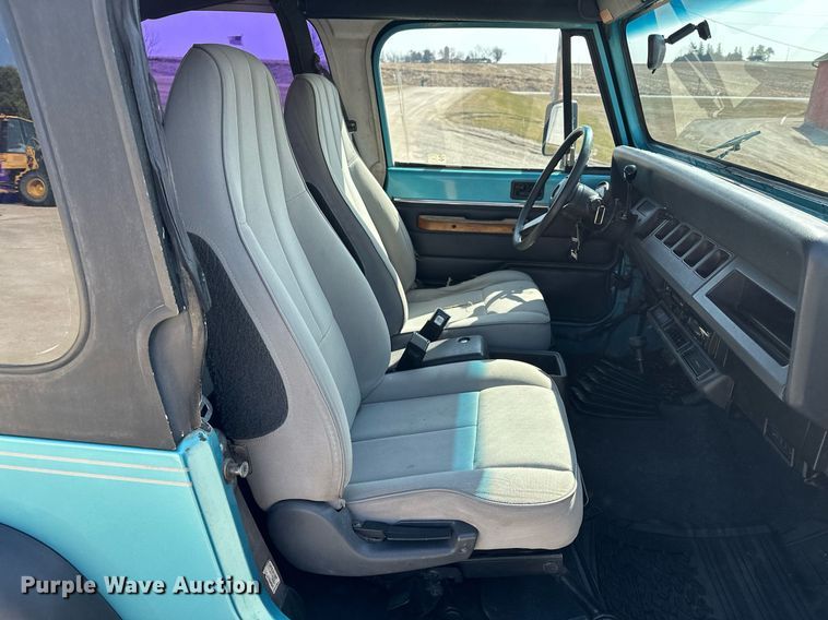 image for item KU9905 1995 Jeep Wrangler  SUV