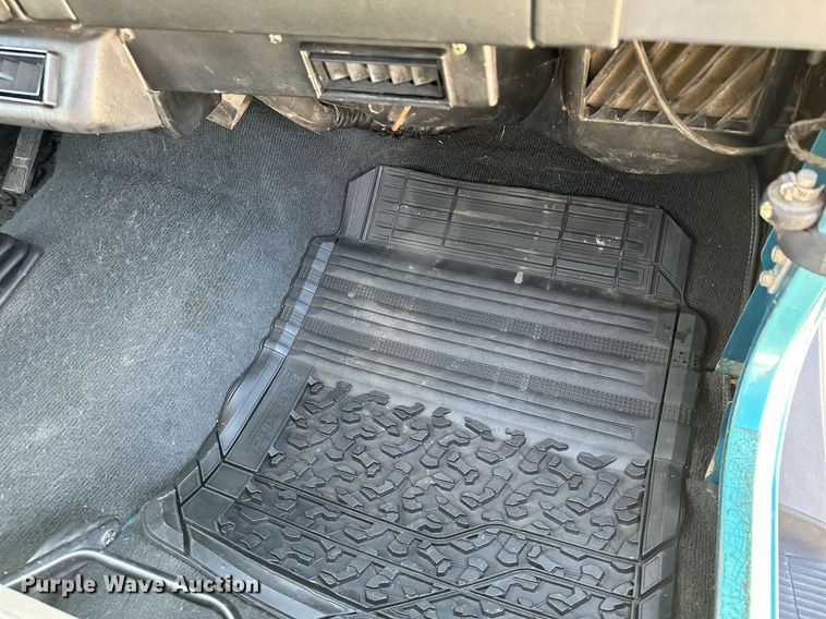 image for item KU9905 1995 Jeep Wrangler  SUV