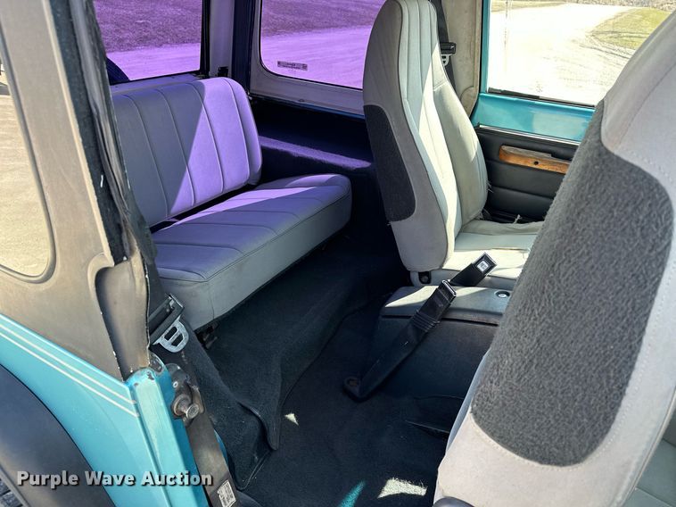 image for item KU9905 1995 Jeep Wrangler  SUV