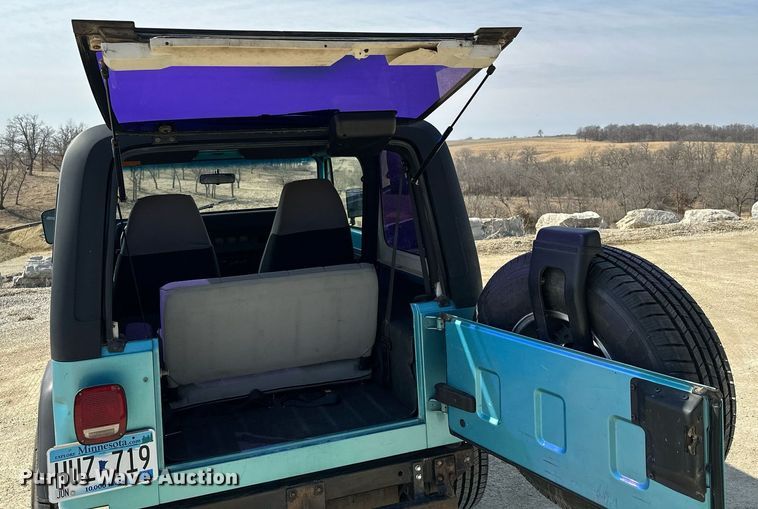 image for item KU9905 1995 Jeep Wrangler  SUV