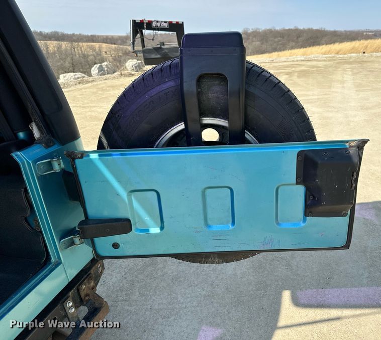 image for item KU9905 1995 Jeep Wrangler  SUV