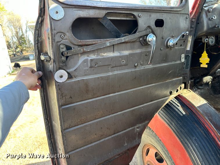 image for item KX9176 1949 GMC  grain truck