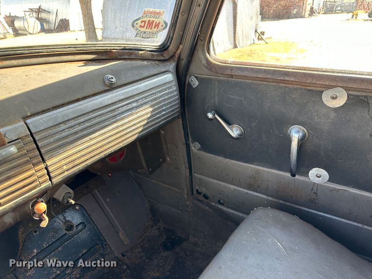 image for item KX9176 1949 GMC  grain truck