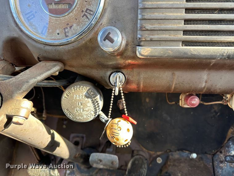 image for item KX9176 1949 GMC  grain truck