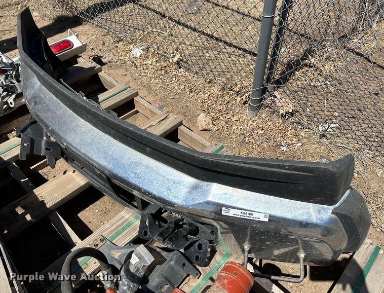 image for item KX9180 2021 Ford F350 front bumper