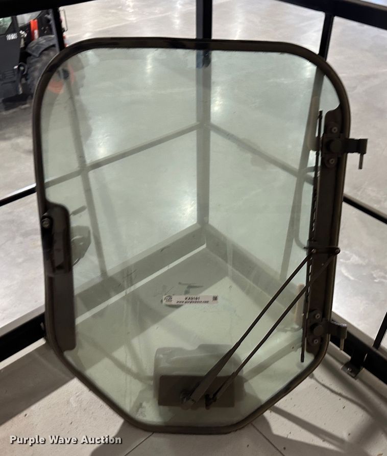 image for item KX9181 Bobcat T650  skid steer door