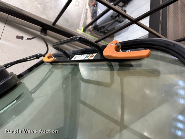 image for item KX9181 Bobcat T650  skid steer door