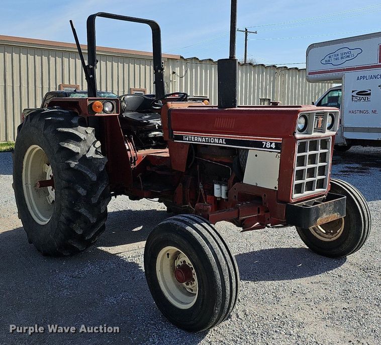 image for item LE9316 International 784  tractor
